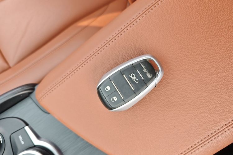 阿尔法·罗密欧 Giulia朱丽叶 2017款 2.0T 200HP 精英版中控内饰11