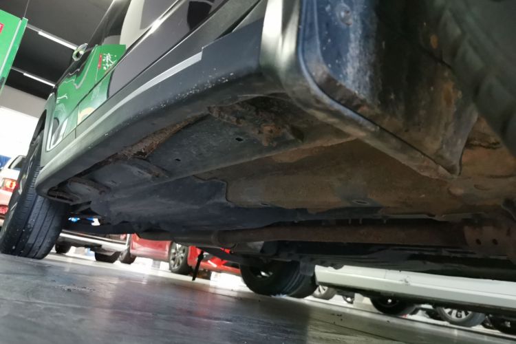 现代 途胜 2019款 280TGDi 双离合两驱智联版 国V机舱底盘29