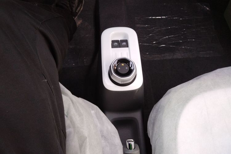 吉利银河 2025款 210km 熊猫骑士中控内饰18