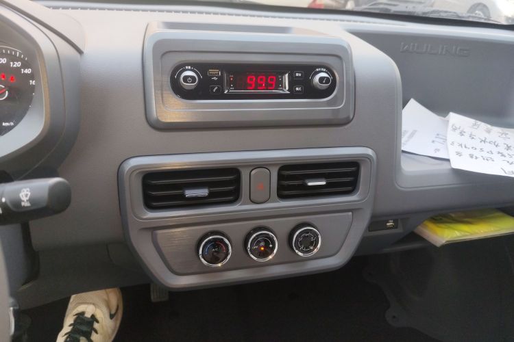 五菱汽车 五菱扬光 2024款 300KM 舒适型客车版 75kW局部细节16