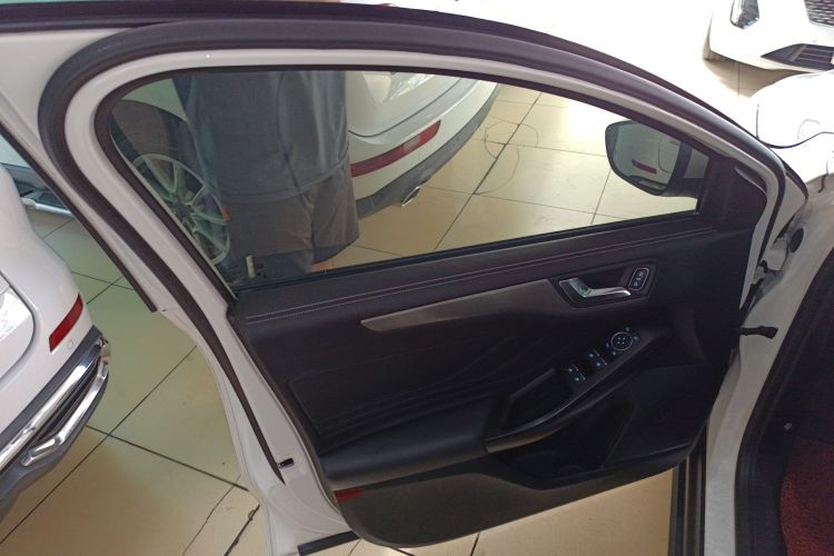 福特 福克斯 2021款 三厢 EcoBoost 180 自动锋潮型中控内饰47