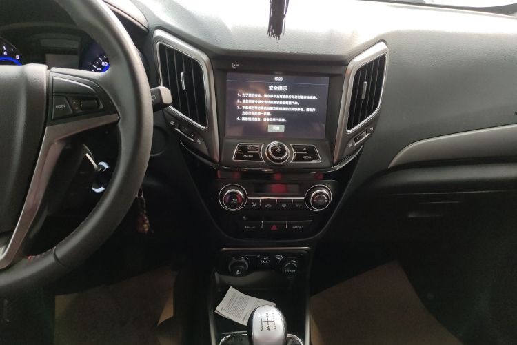 长安CS15 2016款 1.5L 手动豪华版中控内饰16