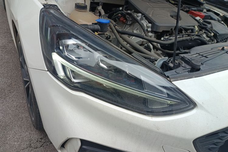 福特 福克斯 2020款 三厢 EcoBoost 180 自动ST Line车身外观8