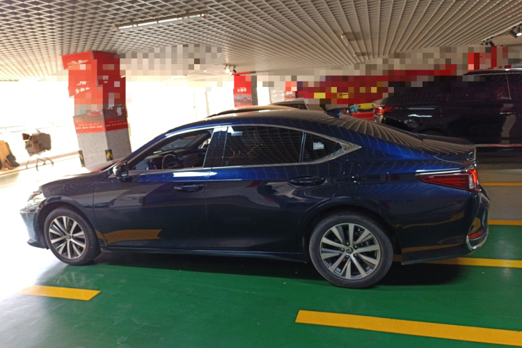 雷克萨斯ES 2020款 200 卓越版车身外观4