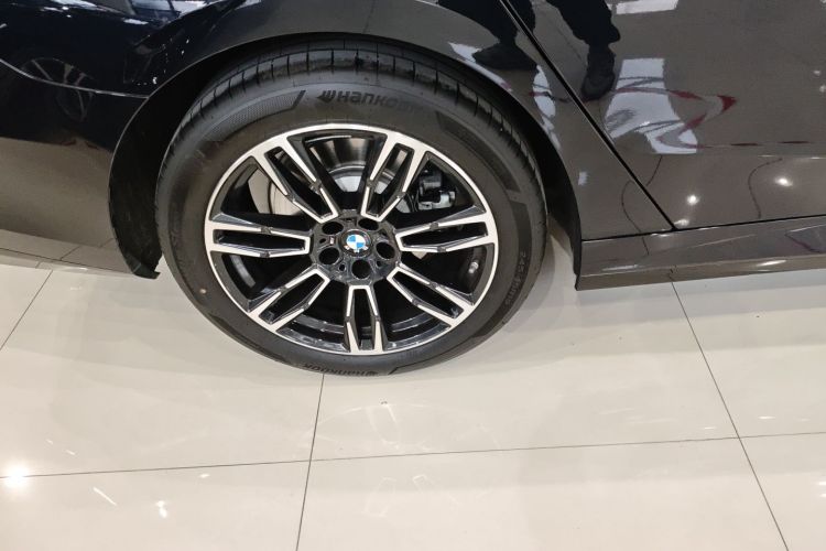 宝马5系 2026款 530Li 领先型 M运动套装车身外观6008