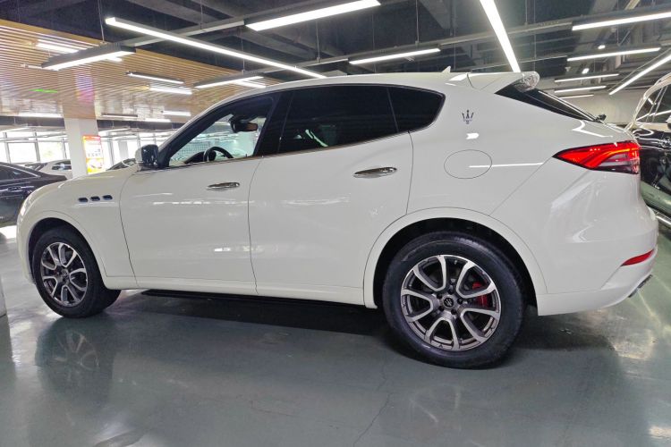 玛莎拉蒂 Levante 2022款 2.0T GT锋芒版车身外观4