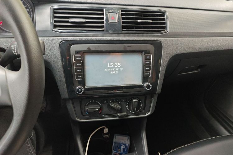 大众 桑塔纳 2016款 1.6L 手动风尚版中控内饰16