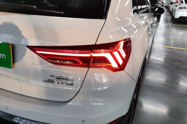 奥迪Q3 2024款 35 TFSI 时尚致雅型车身外观9