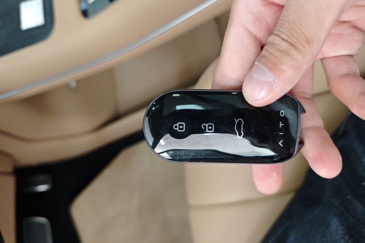 鸿蒙智行 问界M7 2022款 1.5T 四驱豪华版中控内饰7001