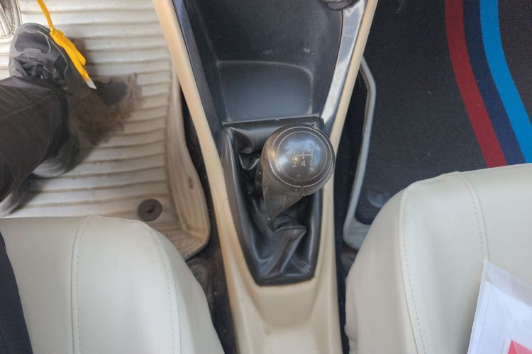 丰田 威驰 2014款 1.3L 手动型尚版中控内饰18