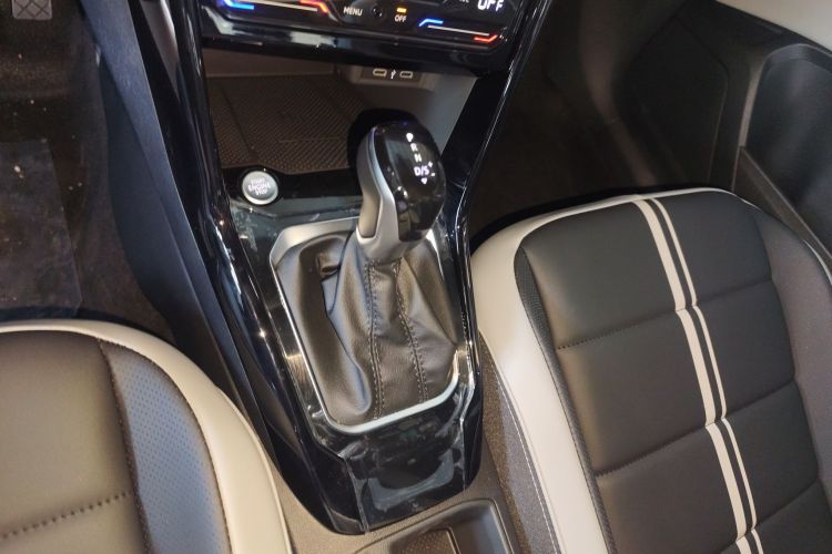 大众 T-ROC探歌 2025款 改款二 300TSI DSG两驱星光版中控内饰18