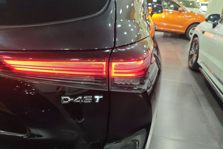 丰田 皇冠陆放 2022款 2.0T 四驱劲耀版车身外观9