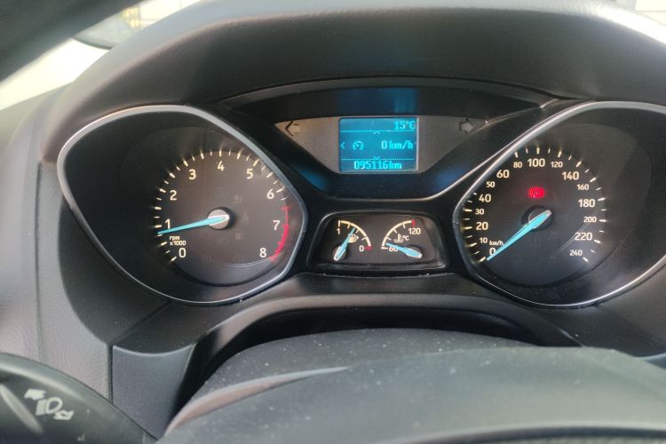 福特 福克斯 2017款 三厢 1.6L 手动风尚型智行版中控内饰15