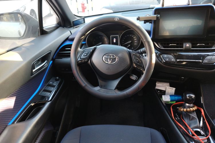 丰田C-HR 2018款 2.0L 领先天窗版 国V中控内饰13