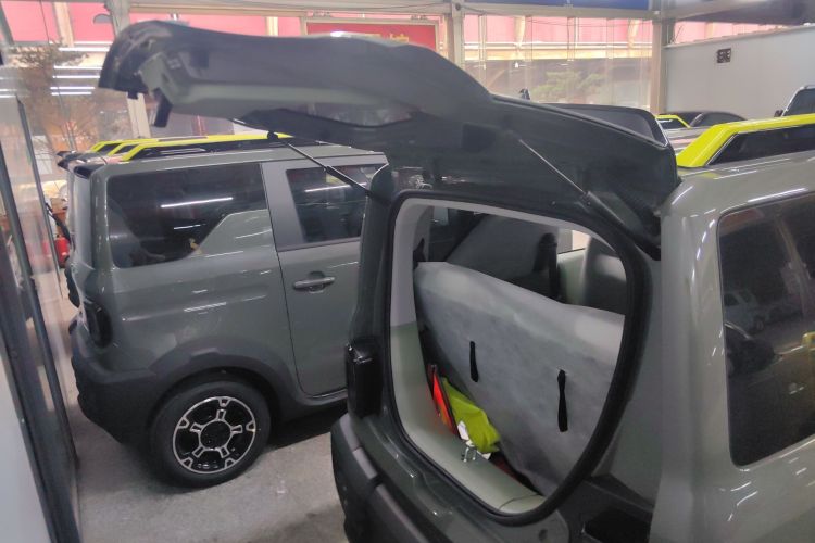 吉利银河 2025款 210km 熊猫卡丁机舱底盘23