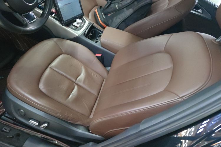 奥迪A6L 2018款 30周年年型 45 TFSI quattro 运动型中控内饰19