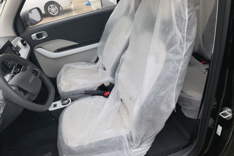 吉利银河 2025款 210km 熊猫卡丁中控内饰19