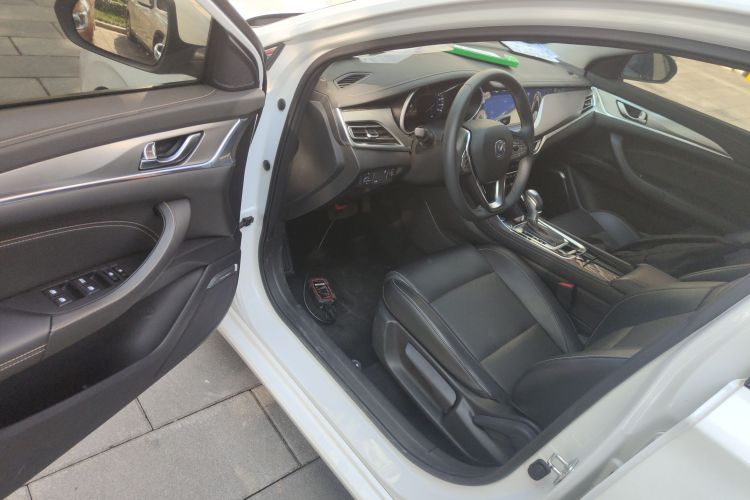 长安 逸动 2019款 高能版 1.6L GDI 自动先锋型 国VI中控内饰20