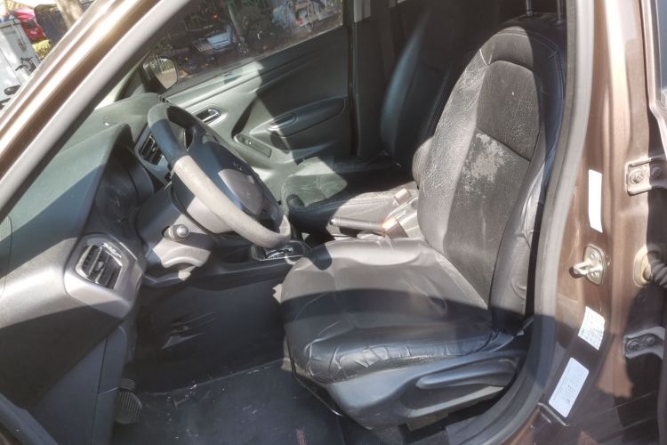 标致301 2014款 1.6L 自动舒适版中控内饰19