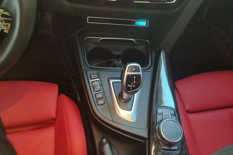 宝马3系GT 2020款 330i M运动曜夜版中控内饰18