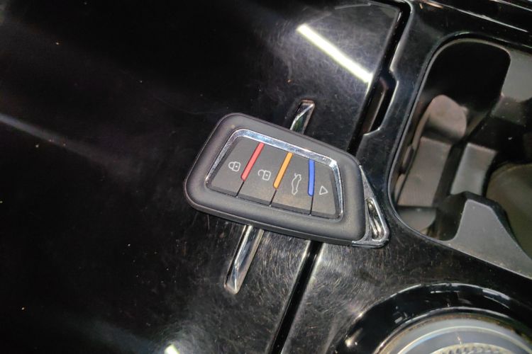 福特 探险者 2020款 EcoBoost 285 四驱风尚版 7座中控内饰7001