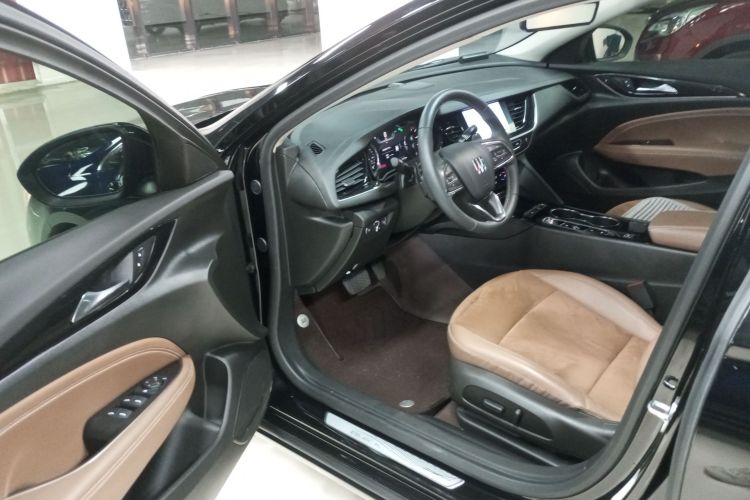 别克 君威 2024款 28T 纵享版中控内饰20