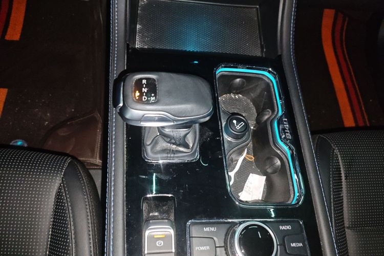 北京越野 北京BJ40 2024款 2.0D 刀锋英雄荣耀版中控内饰18