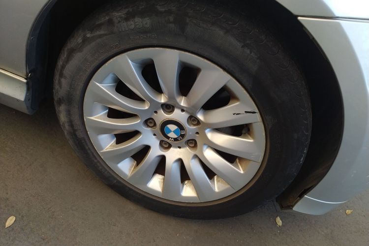 宝马3系 2009款 318i 领先型车身外观10