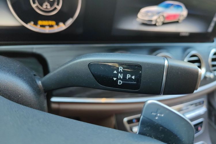 奔驰E级 2020款 改款 E 300 L 运动殊享版中控内饰18