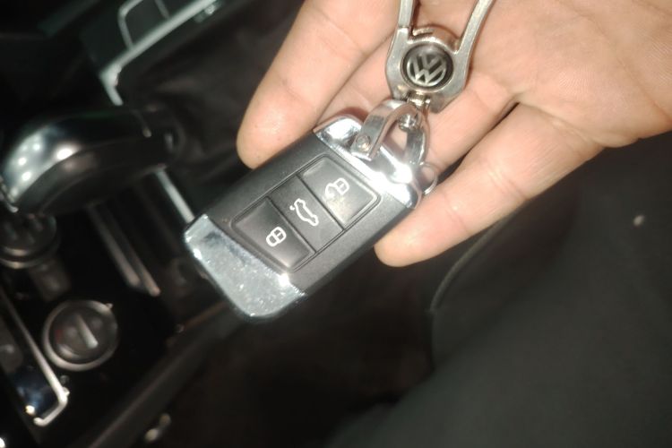 一汽-大众CC 2019款 330TSI 华颜版 国VI中控内饰11