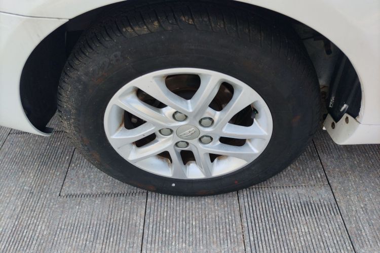 吉利汽车 帝豪 2017款 三厢百万款 1.5L 手动豪华型车身外观6008