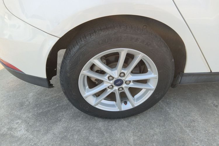 福特 福克斯 2015款 两厢 EcoBoost 125 手动超能风尚型车身外观6008