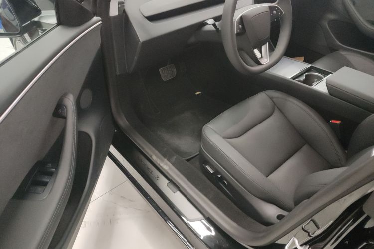 特斯拉 Model 3 2025款 改款 长续航全轮驱动版中控内饰7003