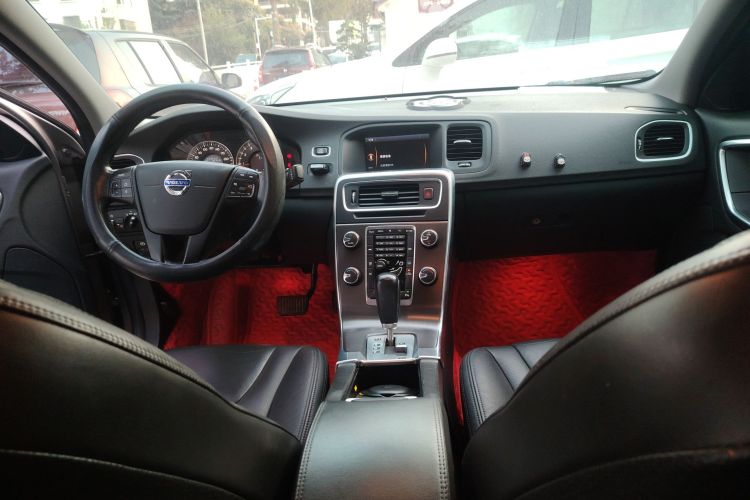 沃尔沃S60(进口) 2011款 2.0T 舒适版中控内饰12