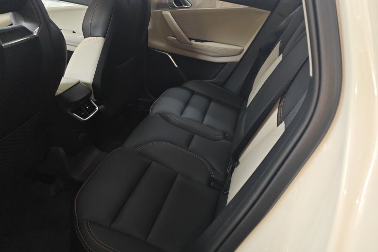 领克06 EM-P 2023款 1.5T Remix PHEV Pro中控内饰21