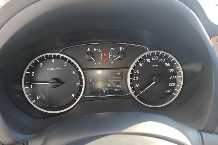 日产 轩逸 2024款 改款 经典 1.6XE CVT舒适版中控内饰14