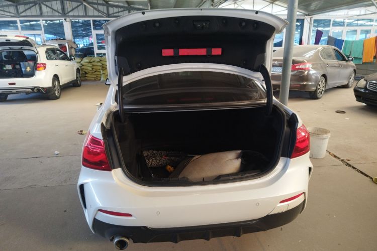 宝马1系 2019款 118i M运动套装机舱底盘23