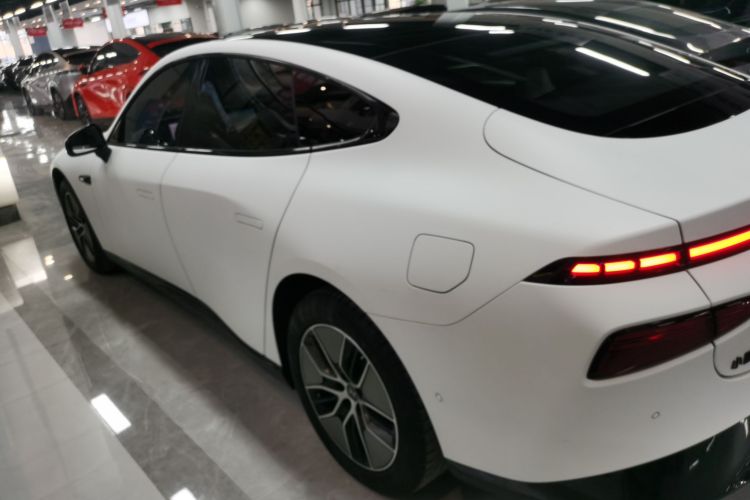 小鹏P7 2023款 P7i 702 Pro车身外观4