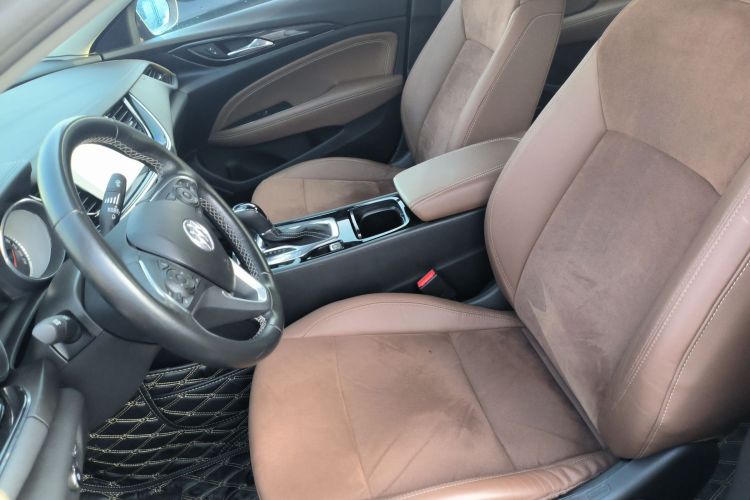 别克 君威 2017款 20T 精英型中控内饰19