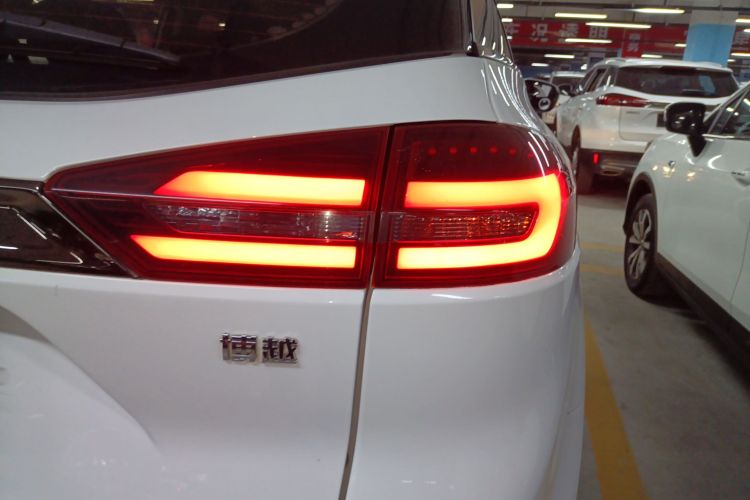 吉利汽车 博越 2018款 1.8TD 手动两驱智雅型车身外观9