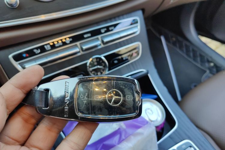 奔驰E级 2020款 改款 E 300 L 运动殊享版中控内饰11