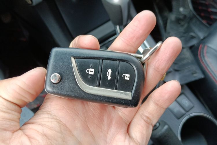 丰田 卡罗拉 2017款 改款 1.2T S-CVT GL-i中控内饰11