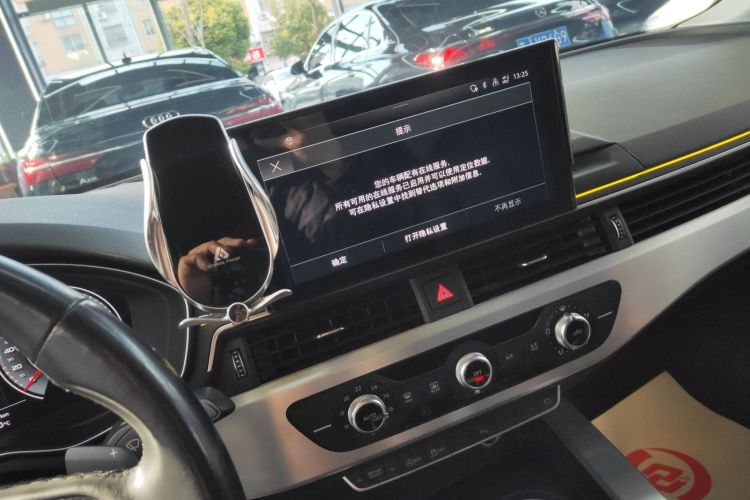 奥迪A4L 2022款 40 TFSI 时尚动感型中控内饰16