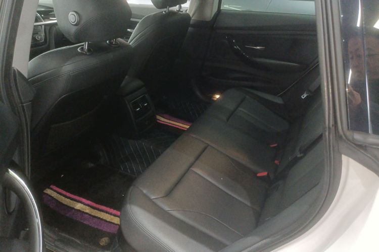 宝马3系GT 2019款 320i 时尚型中控内饰21