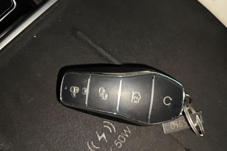 比亚迪 汉L 2025款 DM-p 四驱激光雷达旗舰型中控内饰7001