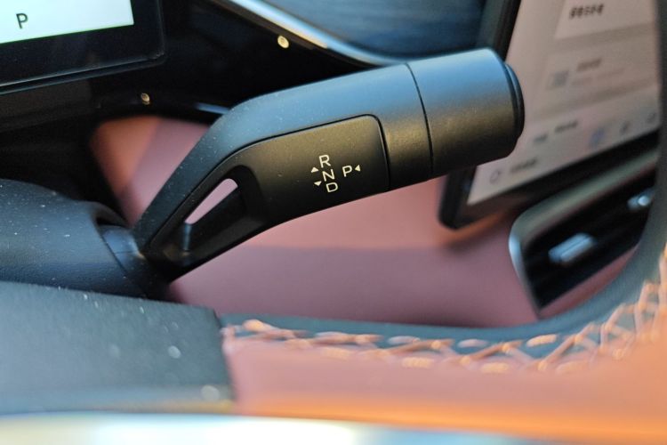 吉利银河 银河L6 2025款 EM-i 140km 星舰版中控内饰18