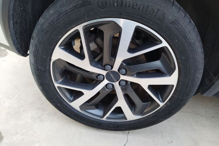 领克01 2017款 2.0T 四驱劲Pro版车身外观6008