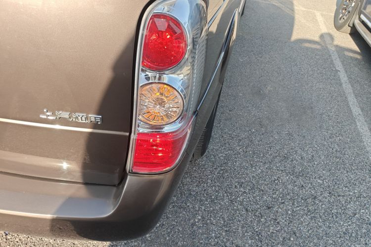 别克GL8 2014款 2.4L 经典版车身外观9