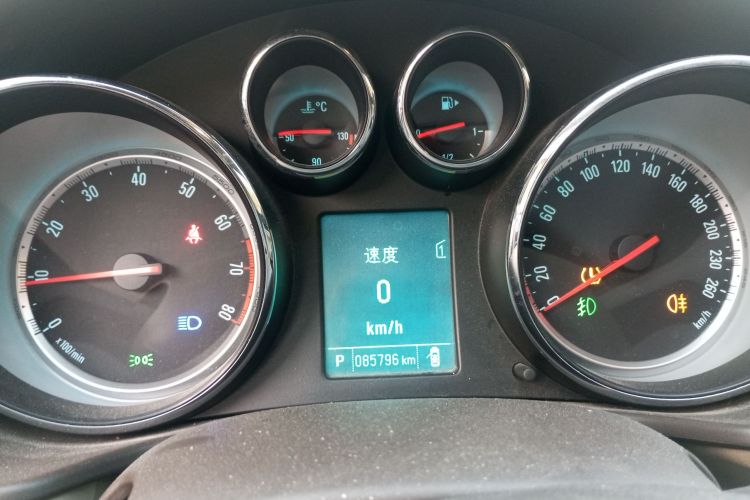 别克 君威 2015款 2.0L 领先时尚型中控内饰14