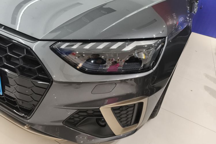 奥迪A4L 2024款 40 TFSI quattro RS套件燃速型局部细节36